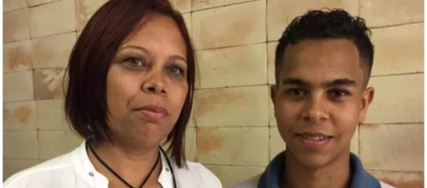 Jovem devolve celular encontrado e pede ajuda para encontrar emprego. Jovem devolve celular encontrado e pede ajuda para encontrar emprego.