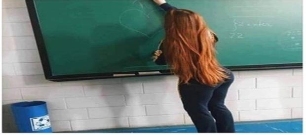 Lucas tentou pegar sua professora mas esqueceu de um detalhe no bilhete. Lucas tentou pegar sua professora mas esqueceu de um detalhe no bilhete.