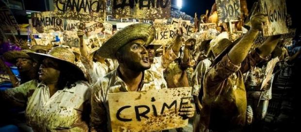 Desfile da Escola denunciou o crime ambiental ocorrido em Minas Desfile da Escola denunciou o crime ambiental ocorrido em Minas