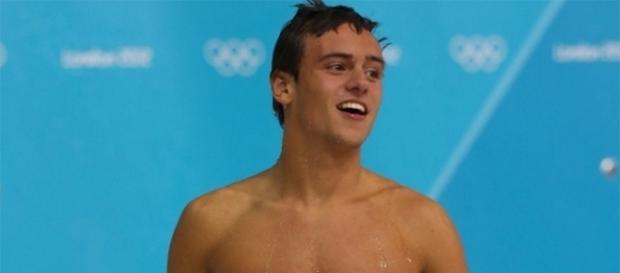 O saltador olímpico Tom Daley teria vivido um caso com o modelo Edward William durante 18 meses O saltador olímpico Tom Daley teria vivido um caso com o modelo Edward William durante 18 meses