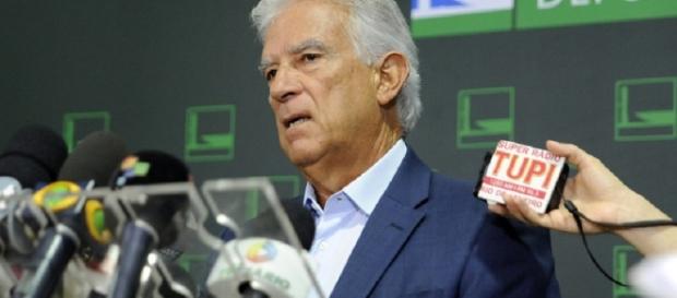 Rubens Bueno sobe na tribuna para defender PEC de sua autoria Rubens Bueno sobe na tribuna para defender PEC de sua autoria