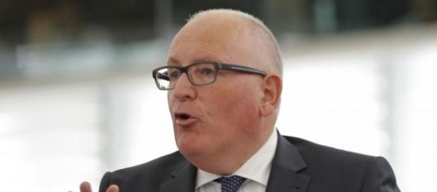 Timmermans wzywa do nagonki na Polskę Timmermans wzywa do nagonki na Polskę
