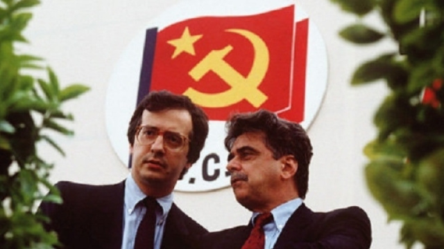 Achille Occhetto, ultimo segretario del PCI, insieme ad un giovane Walter Veltroni