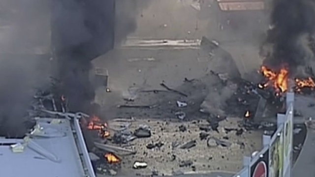 Tragedia a Melbourne: aereo cade sopra supermercato