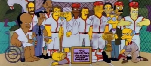 Finale of 'The Simpsons' episode 'Homer at the Bat'. Note Homer prone at center. / Photo from '.Mic' - mic.com