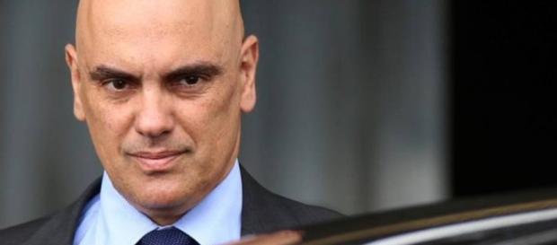 Alexandre de Moraes deixou recentemente o cargo de Ministro da Justiça Alexandre de Moraes deixou recentemente o cargo de Ministro da Justiça