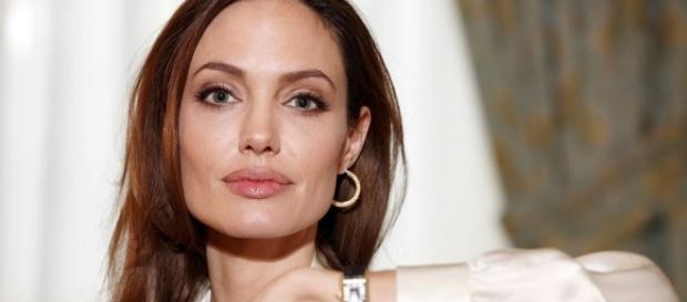 Angelina Jolie concede entrevista ao BBC News e fala sobre si. (reprodução: web) Angelina Jolie concede entrevista ao BBC News e fala sobre si. (reprodução: web)