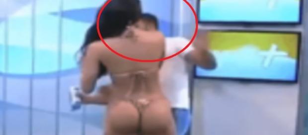 Apresentador se empolga com modelo Apresentador se empolga com modelo