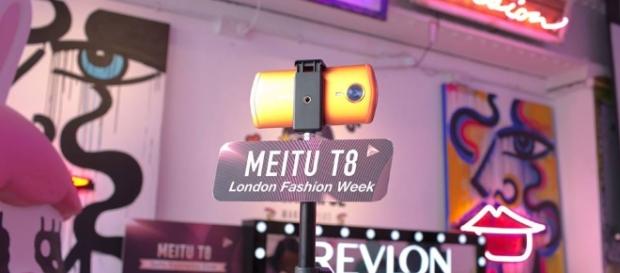 Durante el London Fashion Week se presento el Meitu T8 un smartphone optimizado para embellecimiento de selfies. Durante el London Fashion Week se presento el Meitu T8 un smartphone optimizado para embellecimiento de selfies.