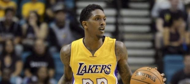 Lou Williams con la camiseta de los Lakers (vía theScore.com) Lou Williams con la camiseta de los Lakers (vía theScore.com)