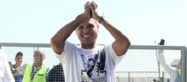Luis Fabiano chegando no Rio de Janeiro (Foto: Paulo Fernandes) Luis Fabiano chegando no Rio de Janeiro (Foto: Paulo Fernandes)