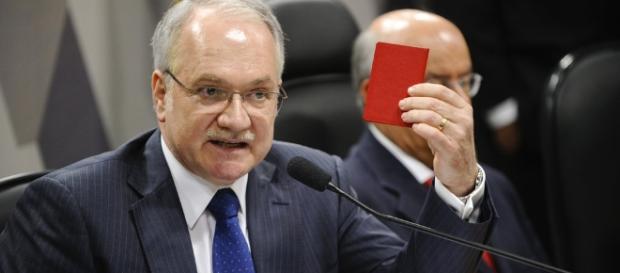 Ministro do STF, Edson Fachin, rejeitou solicitações feitas pelo ex-presidente Lula e o senador Aécio Neves Ministro do STF, Edson Fachin, rejeitou solicitações feitas pelo ex-presidente Lula e o senador Aécio Neves