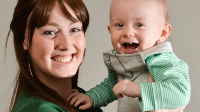 Cancro al seno, Sarah Boyle lo ha curato in tempo grazie al figlio