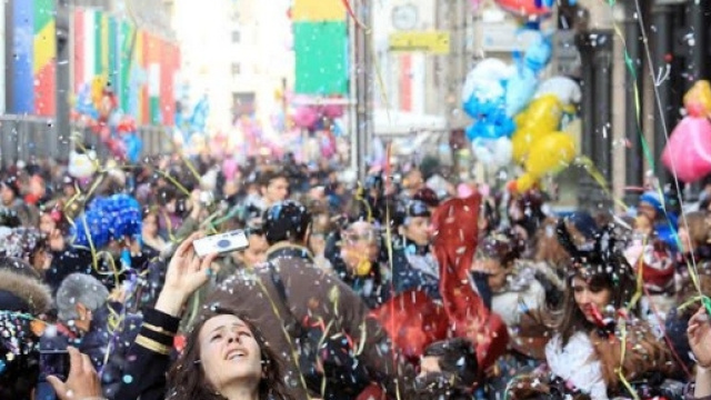 Clown e maschere, balli e concerti: Milano festeggia il Carnevale ... - repubblica.it