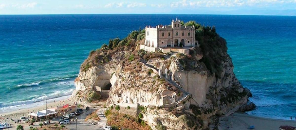 è Calabrese Una Delle Più Belle Spiagge Ditalia