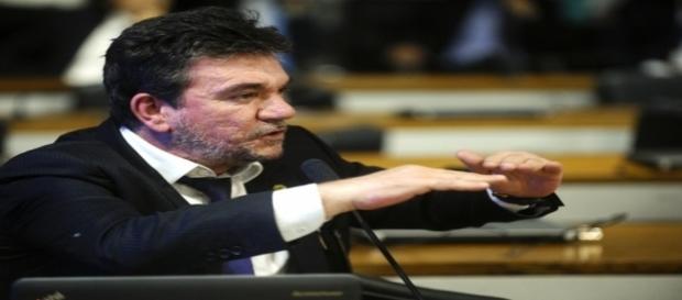 Ex-presidente do Corinthians, deputado Andrés Sanchez é acusado de ter recebido propina de caixa dois. Ex-presidente do Corinthians, deputado Andrés Sanchez é acusado de ter recebido propina de caixa dois.
