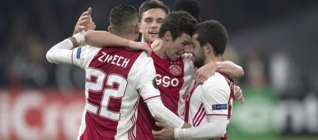 No placar agregado, Ajax 1 e Legia 0 No placar agregado, Ajax 1 e Legia 0