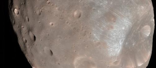 Evasive Action! NASA Spacecraft Nearly Crashes Into Martian Moon - sputniknews.com