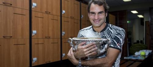 Roger Federer pays tribute to Peter Carter and Tony Roche | Cairns ... - com.au