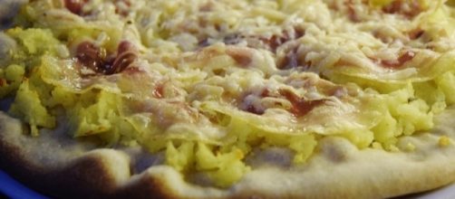 Pizza fiocco imbottita di patate e pancetta croccante di Gino Sorbillo