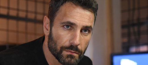 Raoul Bova intervistato da Maurizio Costanzo