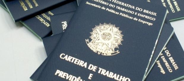 Desemprego bate recorde negativo e atinge quase 13 milhões de brasileiros. Desemprego bate recorde negativo e atinge quase 13 milhões de brasileiros.