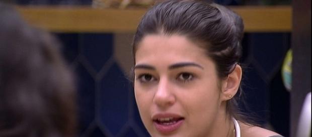 Elis ataca mais uma vez e tenta jogar Emilly contra Vivian Elis ataca mais uma vez e tenta jogar Emilly contra Vivian