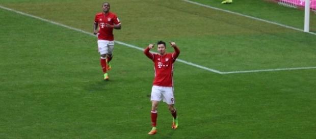 Lewandowski brilhou e marcou um hat-trick durante a partida contra o Hamburgo. Lewandowski brilhou e marcou um hat-trick durante a partida contra o Hamburgo.