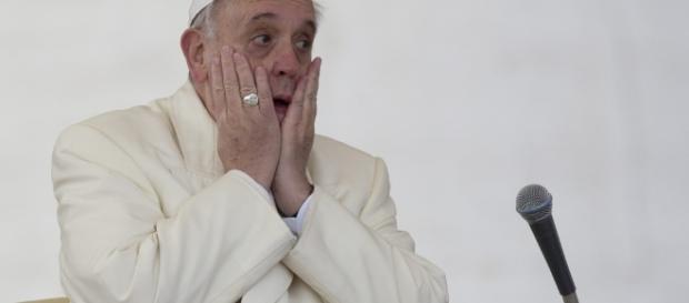 Papa Francisco está perplexo com escândalos envolvendo a Igreja Católica Papa Francisco está perplexo com escândalos envolvendo a Igreja Católica
