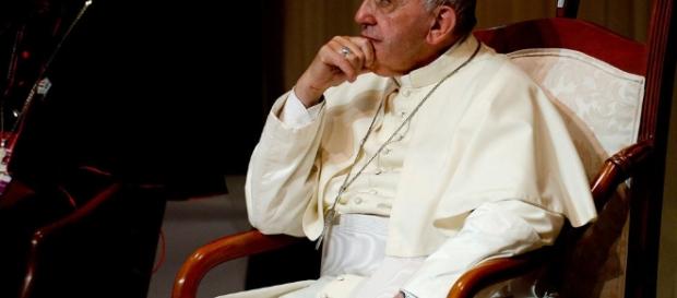 Papa Francisco revoltou as vítimas de abuso sexual com sua decisão Papa Francisco revoltou as vítimas de abuso sexual com sua decisão