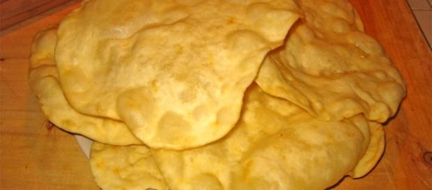 Pizza fritta, una variante alla tradizione Pizza fritta, una variante alla tradizione