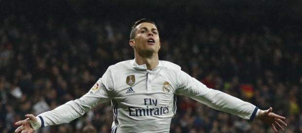Ronadlo s'sincrit encore un peu plus dans la Légende avec ces records. Ronadlo s'sincrit encore un peu plus dans la Légende avec ces records.