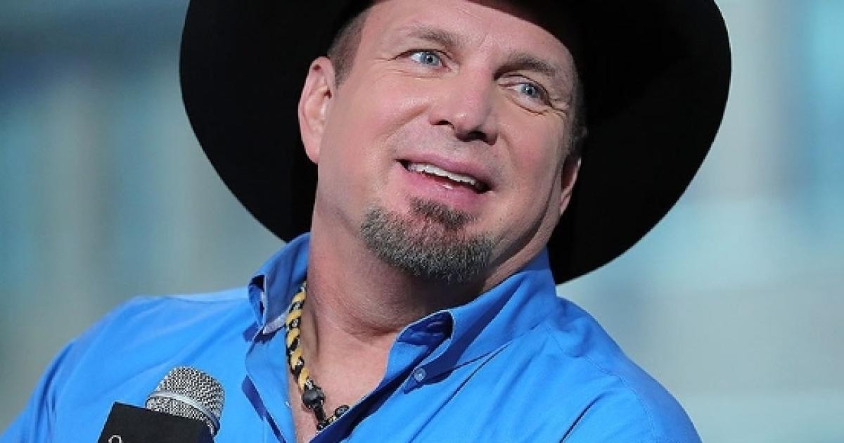 Garth Brooks lavished gifts including two cars on 5 millionth fan