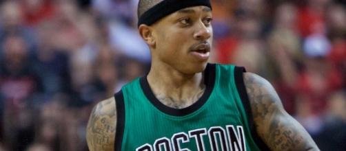 Isaiah Thomas and the Celtics took on the Toronto Raptors in NBA action on Friday. [Image via Blasting News image library/inquisitr.com]