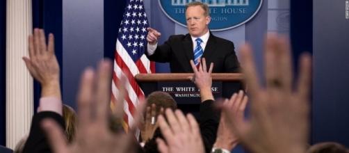 White House blocks CNN, other news organizations from press ... - cnn.com