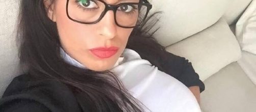 Elisabetta Sterni denuncia chi ha diffuso il suo video a luci rosse