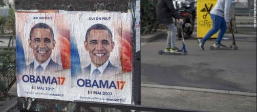 La provocazione: manifesti per le strade di Parigi con Obama candidato alle presidenziali francesi 2017. Foto: Twitter.