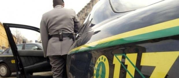 L'aggressore è stato fermato mentre tentava la fuga da una pattuglia della Guardia di Finanza L'aggressore è stato fermato mentre tentava la fuga da una pattuglia della Guardia di Finanza