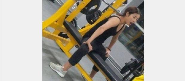 Mulher viraliza na internet após imagem de seus pés virados para trás ser compartilhada. Mulher viraliza na internet após imagem de seus pés virados para trás ser compartilhada.