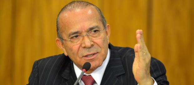 Padilha entra na alça de mira da PGR Padilha entra na alça de mira da PGR