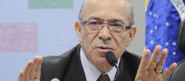 Padilha vive situação desconfortável Padilha vive situação desconfortável