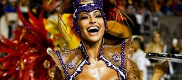 Sabrina Sato, sem costeiro no desfile da Gaviões da Fiel Sabrina Sato, sem costeiro no desfile da Gaviões da Fiel