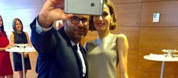 SORPRENDENTE SELFIE ENTRE JORGE JAVIER VAZQUEZ Y LA REINA LETIZIA ... - selfiesfamosos.com SORPRENDENTE SELFIE ENTRE JORGE JAVIER VAZQUEZ Y LA REINA LETIZIA ... - selfiesfamosos.com