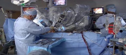 Preparando al robot quirúrgico Da Vinci para operar