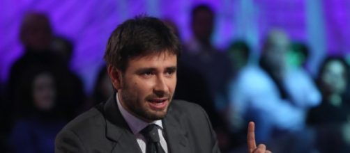 Riforma pensioni e vitalizi, Di Battista (M5S) all'attacco di Renzi - foto cambiailmondo.org