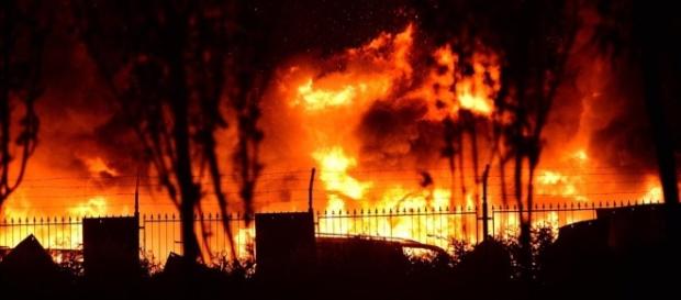Crolla palazzo a Catania, un morto e feriti gravi. Crolla palazzo a Catania, un morto e feriti gravi.