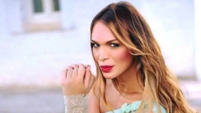 Manila Gorio in posa per i paparazzi