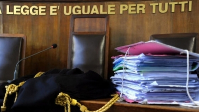 Ultime notizie scuola, domenica 26 febbraio 2017: prof con la valigia, a marzo le prime sentenze