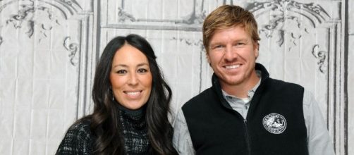 Fixer Upper' stars Chip and Joanna Gaines slammed with lawsuit ... - aol.com