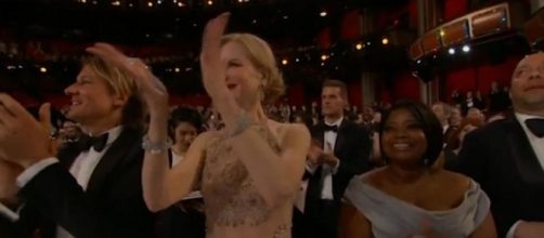 Nicole Kidman's bizarre clapping sparks incredible reaction online ... - thesun.co.uk